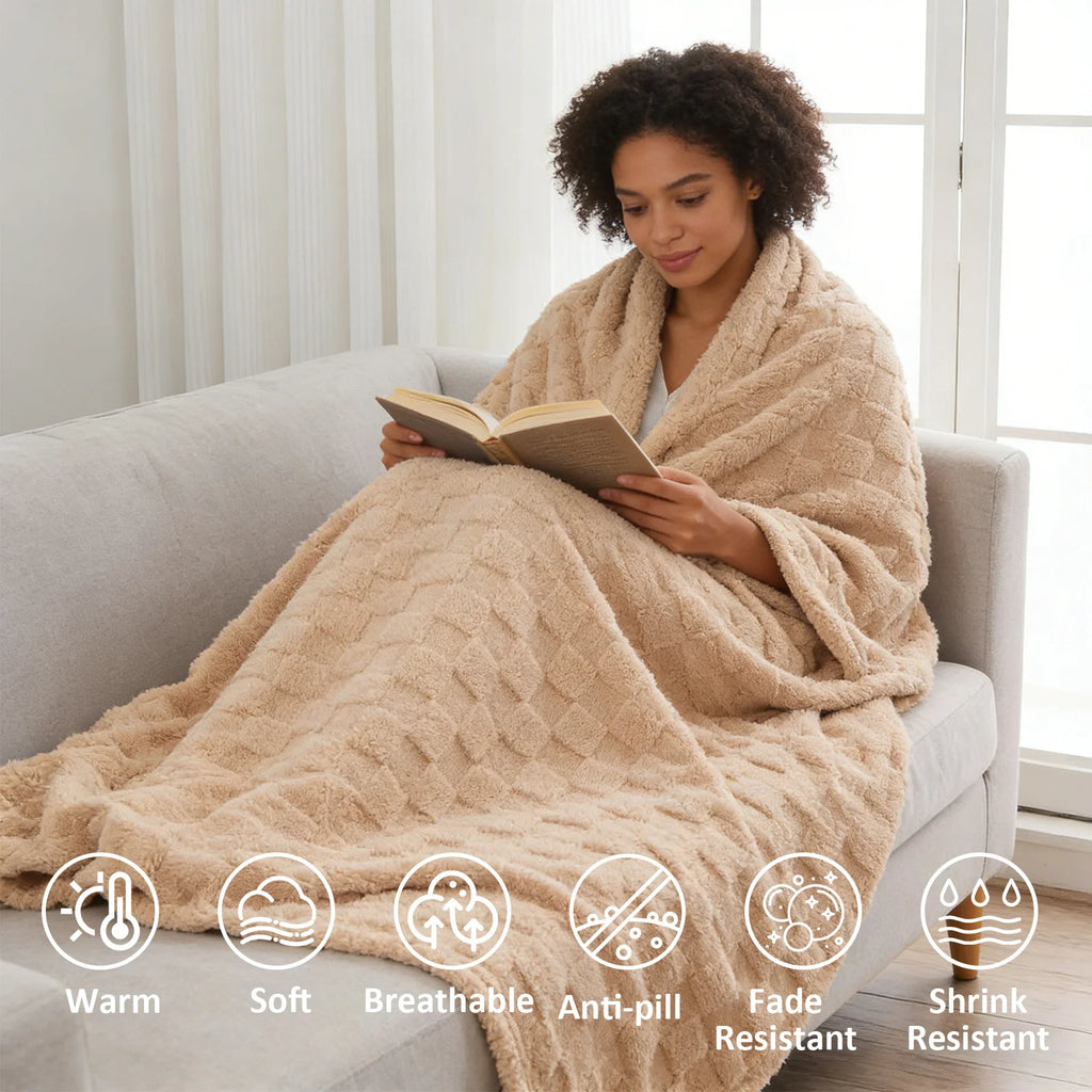 Lightweight Fluffy Blanket, Soft Fleece Throw for Sofa Bed, Cozy Plush Blanket for All Seasons, Machine Washable.