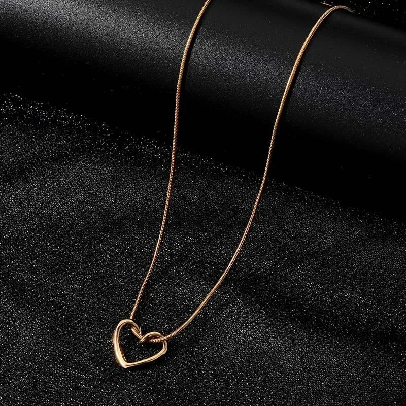 New Simple Hollow Love Heart Pendant Necklace