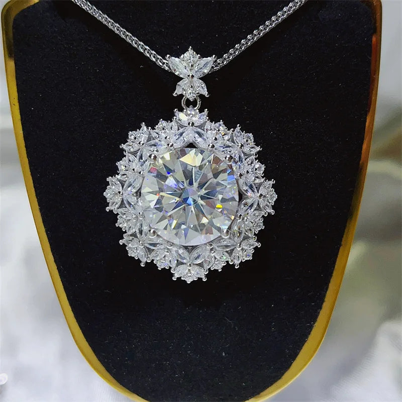 10 carat moissanite snowflake pendant luxury luxury necklace D color eight heart eight cut