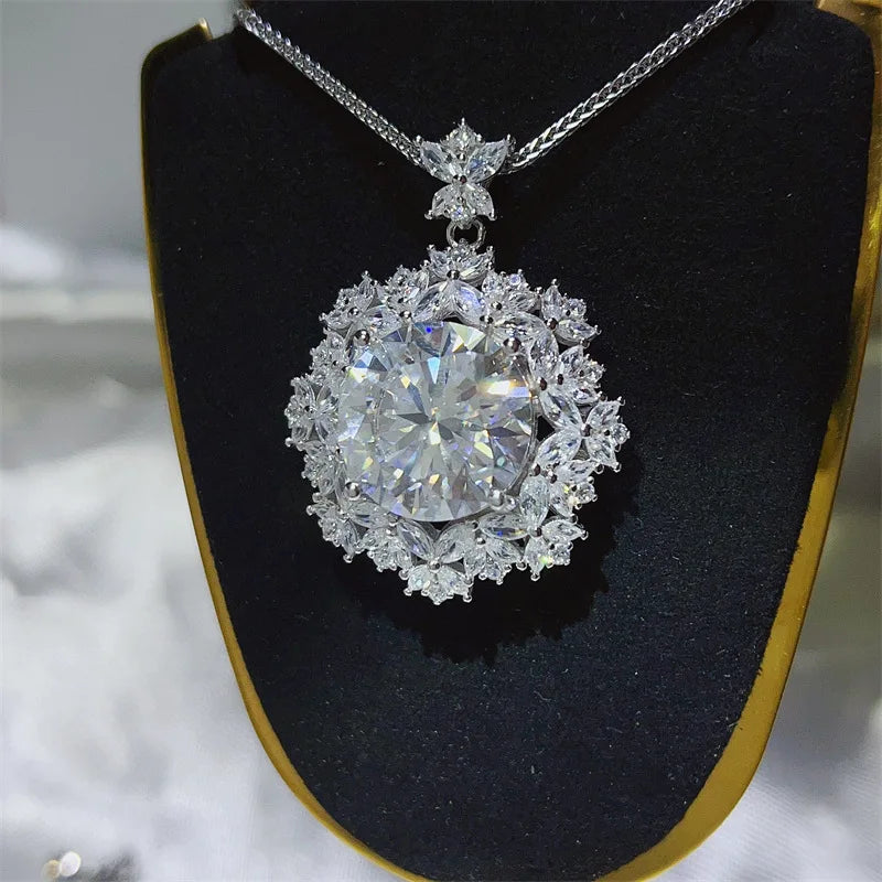 10 carat moissanite snowflake pendant luxury luxury necklace D color eight heart eight cut
