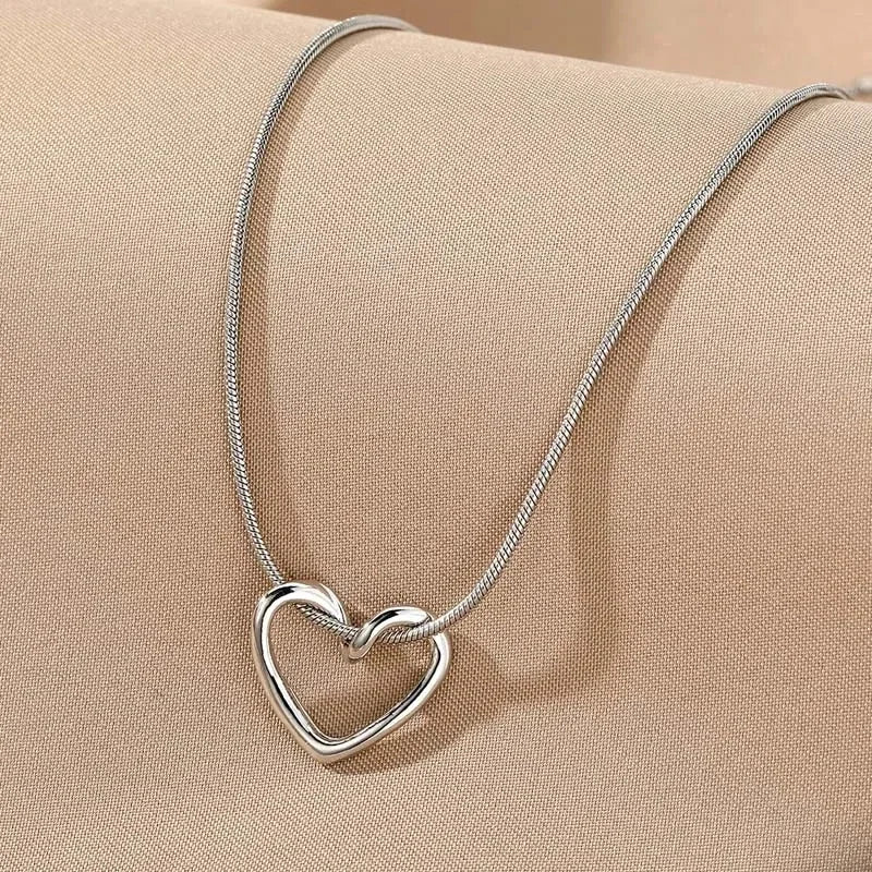 New Simple Hollow Love Heart Pendant Necklace