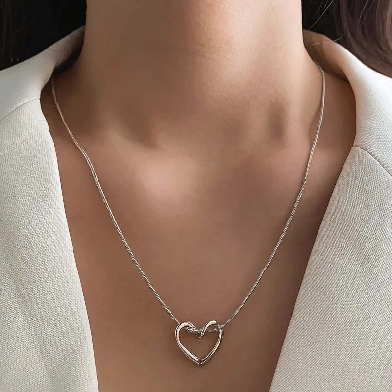 New Simple Hollow Love Heart Pendant Necklace