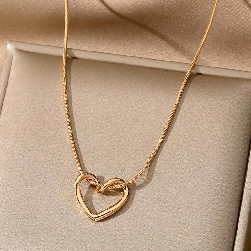 New Simple Hollow Love Heart Pendant Necklace