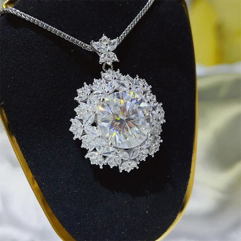 10 carat moissanite snowflake pendant luxury luxury necklace D color eight heart eight cut